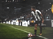 熊猫体育-孤胆破局，当费城76人的战术铁幕压垮吉林，恩比德在重压之下的孤星爆发