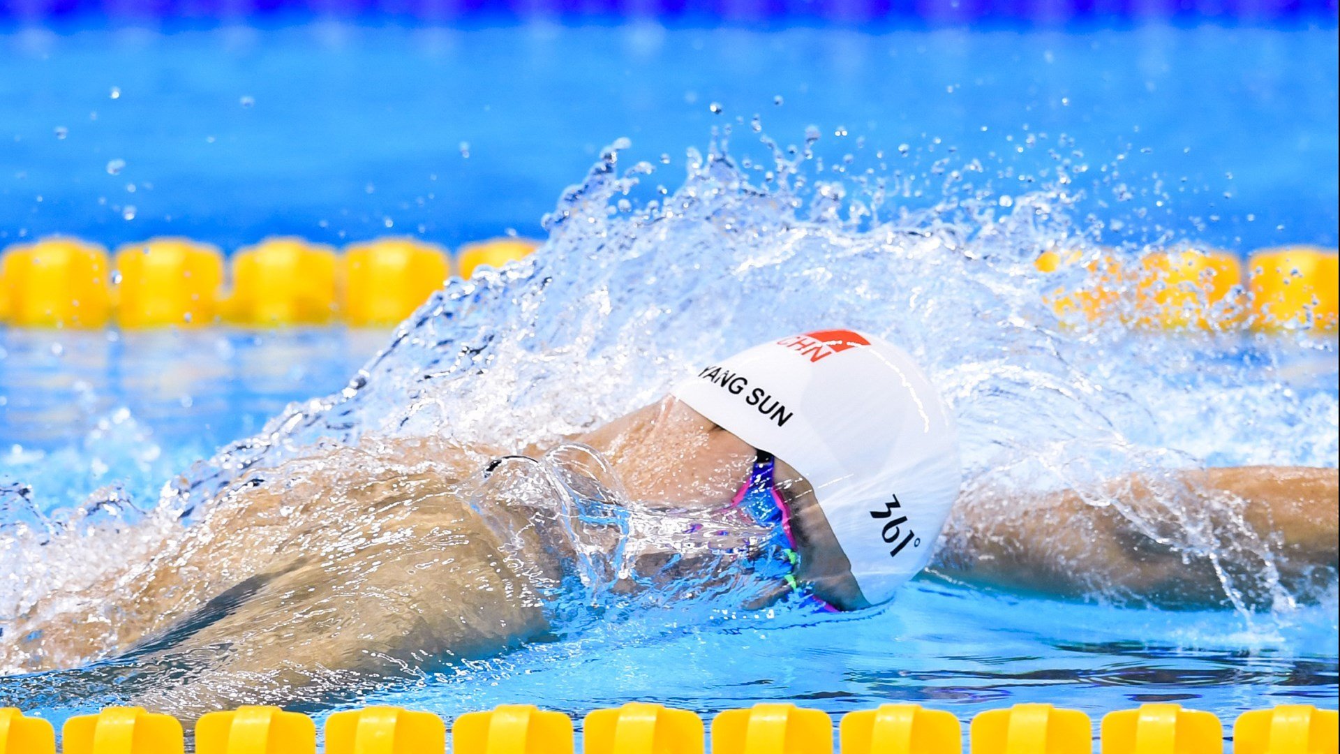 拉什福德爆发背后的唯一性，拜仁关键战突围与加纳精神的共鸣