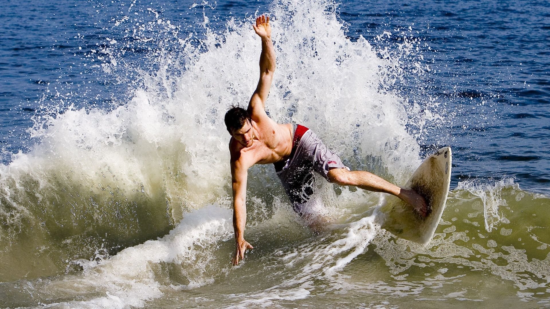 南美风暴席卷欧洲，巴拉圭横扫荷兰，卡塞米罗成关键先生